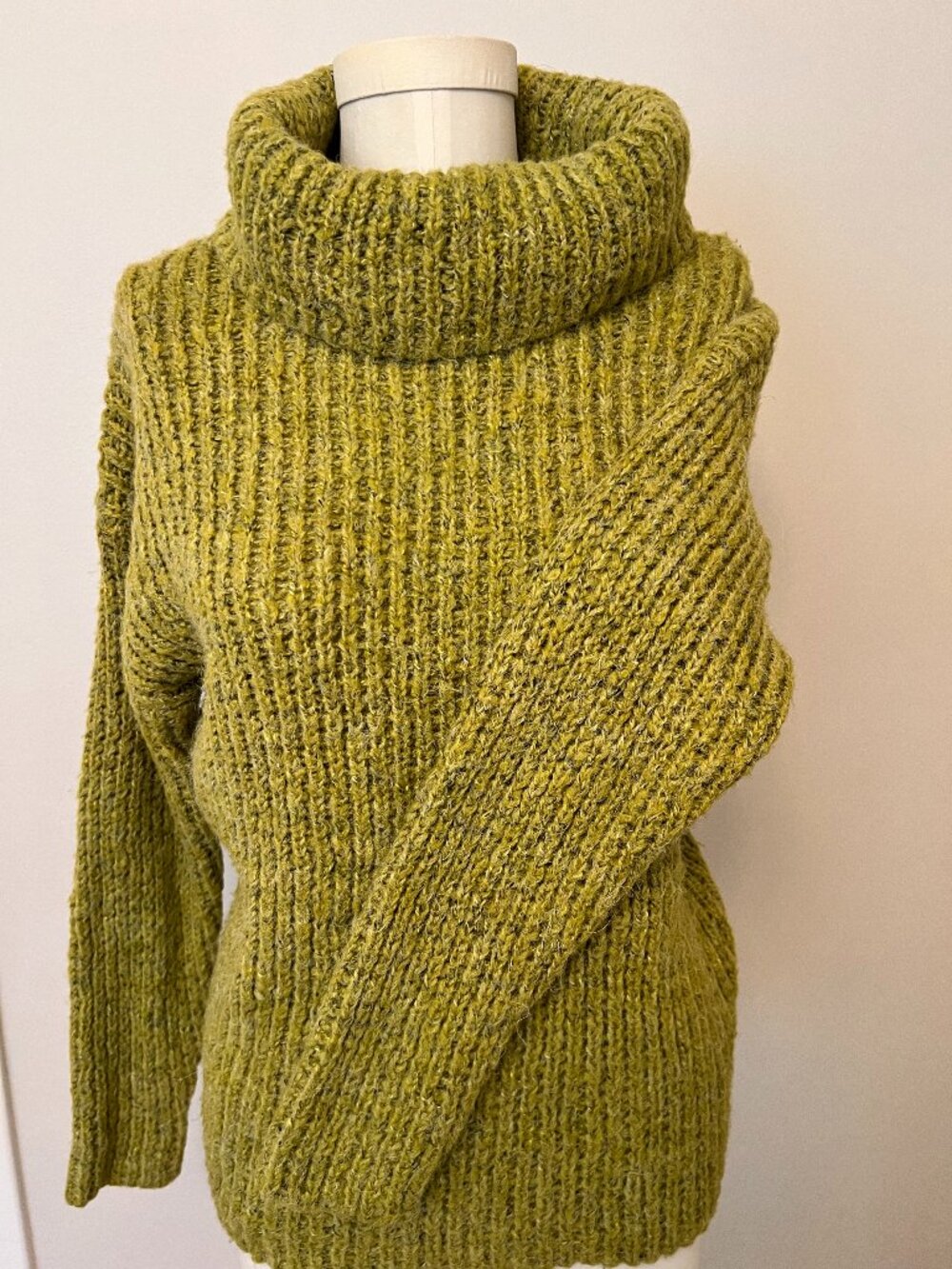 Stich Drop, size small, pea green sweater